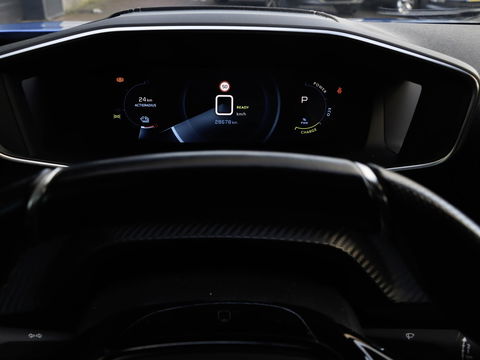 Peugeot e-2008 EV GT Pack 50 kWh 3-fase 136 PK | Slechts 28.677 km!