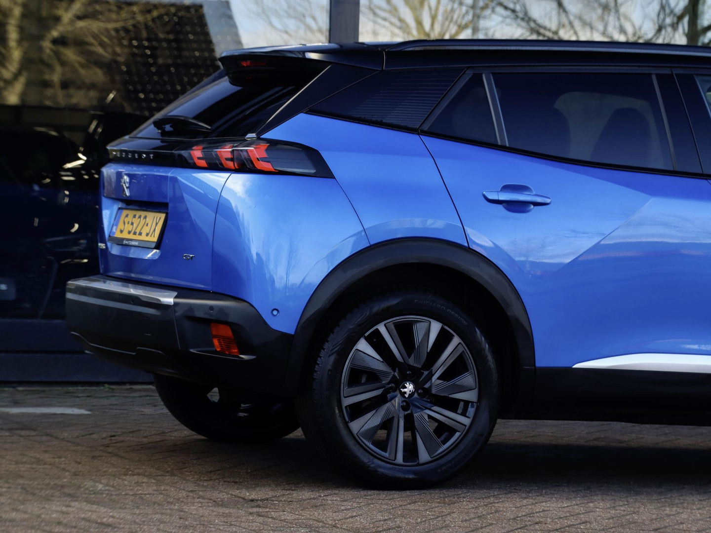 Peugeot e-2008 EV GT Pack 50 kWh 3-fase 136 PK | Slechts 28.677 km!