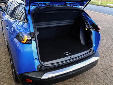 Peugeot e-2008 EV GT Pack 50 kWh 3-fase 136 PK | Slechts 28.677 km!