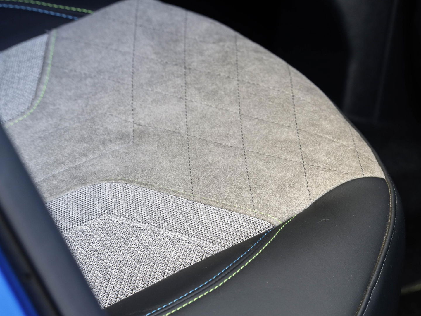 Peugeot e-2008 EV GT Pack 50 kWh 3-fase 136 PK | Slechts 28.677 km!