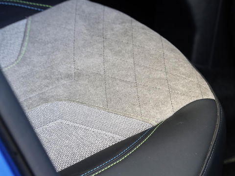 Peugeot e-2008 EV GT Pack 50 kWh 3-fase 136 PK | Slechts 28.677 km!