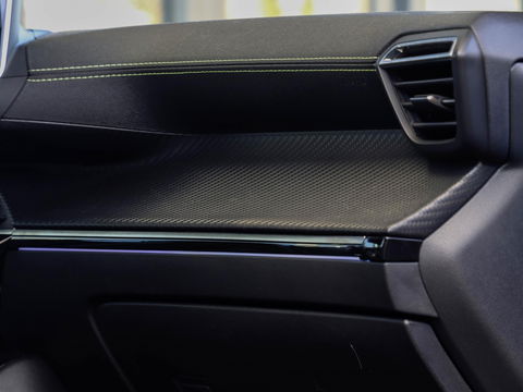 Peugeot e-2008 EV GT Pack 50 kWh 3-fase 136 PK | Slechts 28.677 km!