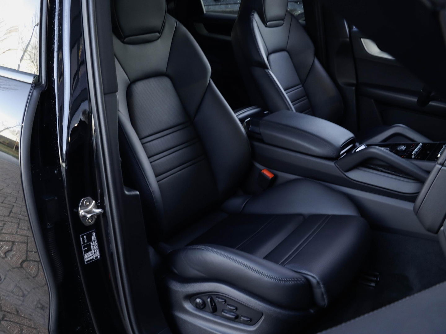 Porsche Cayenne Coupé S e-Hybrid 520PK | Achterasbesturing | Pano | Softclose | SportChronoPlus