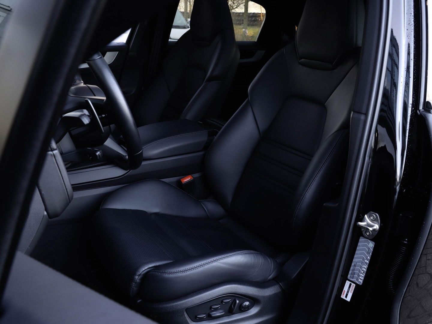 Porsche Cayenne Coupé S e-Hybrid 520PK | Achterasbesturing | Pano | Softclose | SportChronoPlus