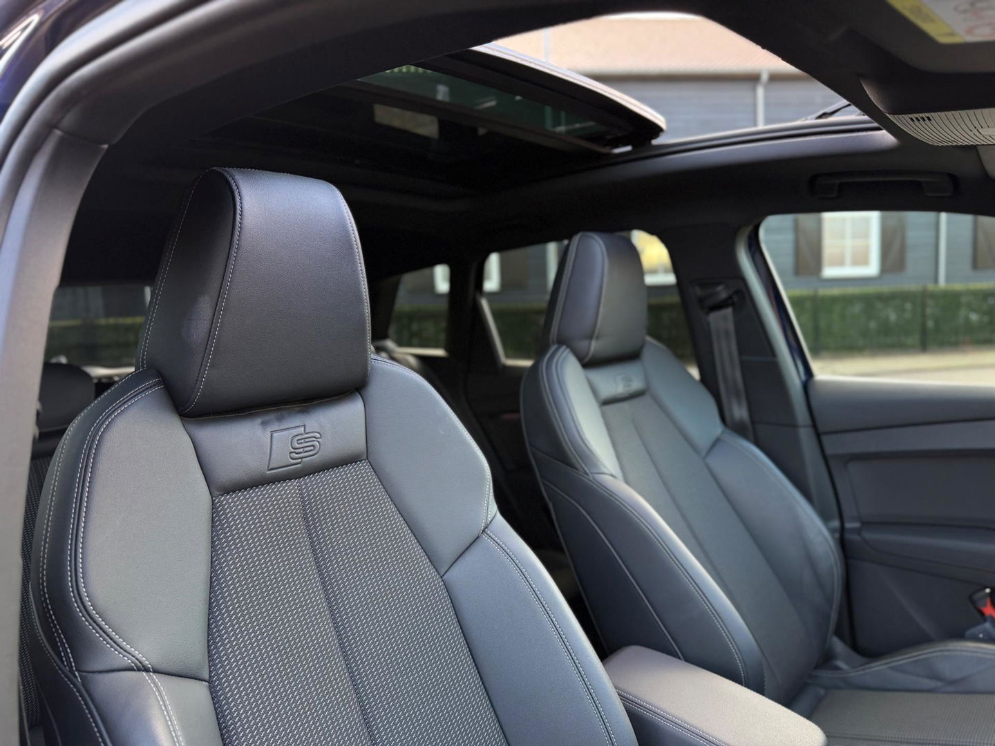 Audi Q4 e-tron 40 Launch edition S Competition 77 kWh 2X S-LINE PANO l MATRIX l CAMERA l ADAPT.CRUISE l ORG.NL l DEALER OND