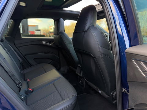 Audi Q4 e-tron 40 Launch edition S Competition 77 kWh 2X S-LINE PANO l MATRIX l CAMERA l ADAPT.CRUISE l ORG.NL l DEALER OND