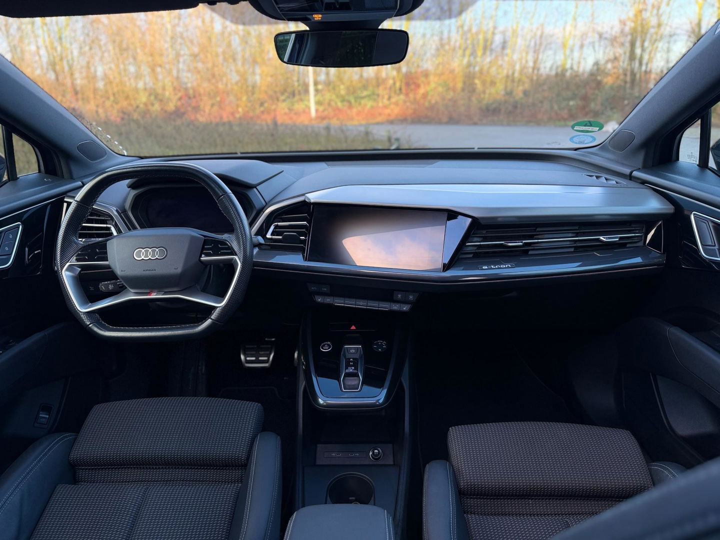 Audi Q4 e-tron 40 Launch edition S Competition 77 kWh 2X S-LINE PANO l MATRIX l CAMERA l ADAPT.CRUISE l ORG.NL l DEALER OND