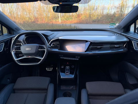 Audi Q4 e-tron 40 Launch edition S Competition 77 kWh 2X S-LINE PANO l MATRIX l CAMERA l ADAPT.CRUISE l ORG.NL l DEALER OND