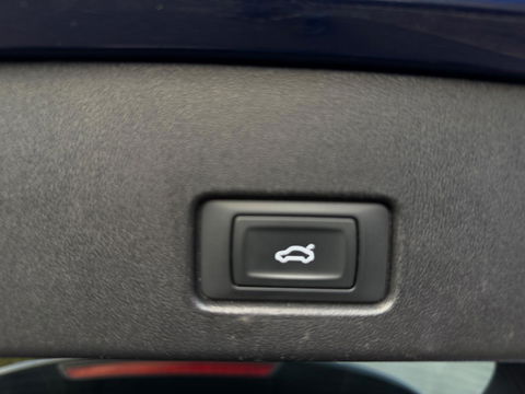 Audi Q4 e-tron 40 Launch edition S Competition 77 kWh 2X S-LINE PANO l MATRIX l CAMERA l ADAPT.CRUISE l ORG.NL l DEALER OND