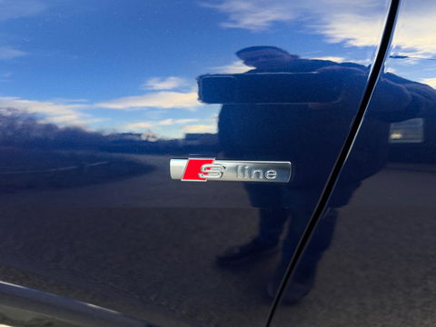 Audi Q4 e-tron 40 Launch edition S Competition 77 kWh 2X S-LINE PANO l MATRIX l CAMERA l ADAPT.CRUISE l ORG.NL l DEALER OND