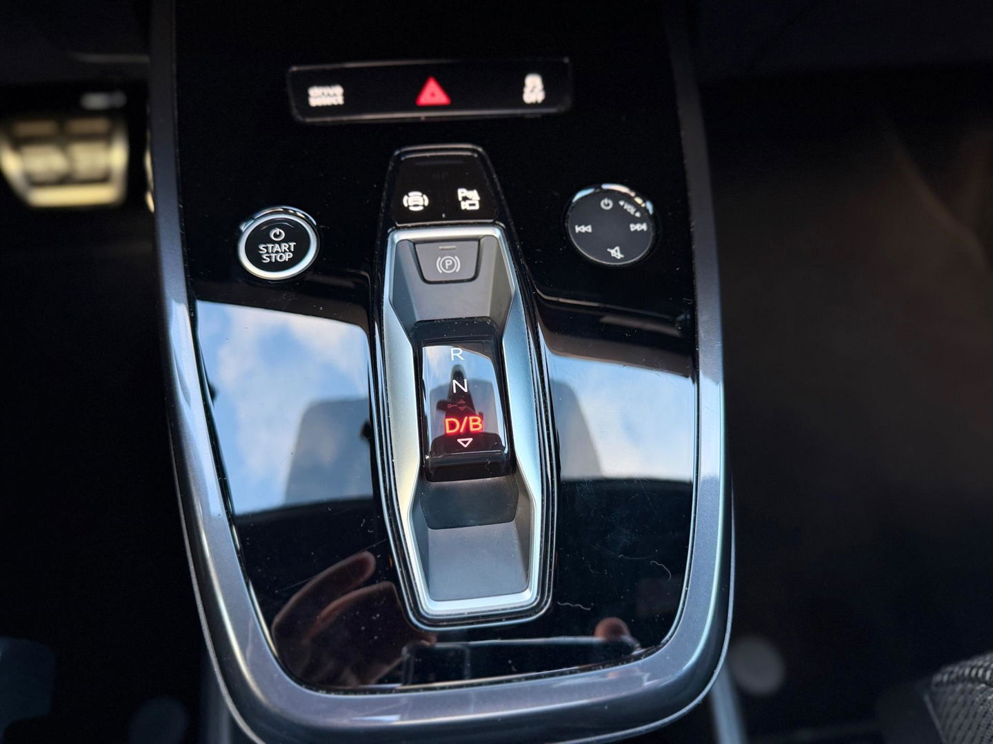 Audi Q4 e-tron 40 Launch edition S Competition 77 kWh 2X S-LINE PANO l MATRIX l CAMERA l ADAPT.CRUISE l ORG.NL l DEALER OND