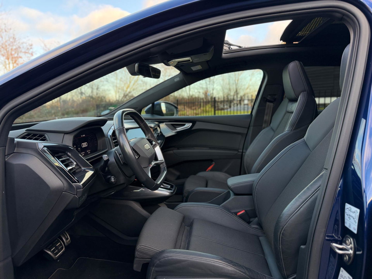 Audi Q4 e-tron 40 Launch edition S Competition 77 kWh 2X S-LINE PANO l MATRIX l CAMERA l ADAPT.CRUISE l ORG.NL l DEALER OND