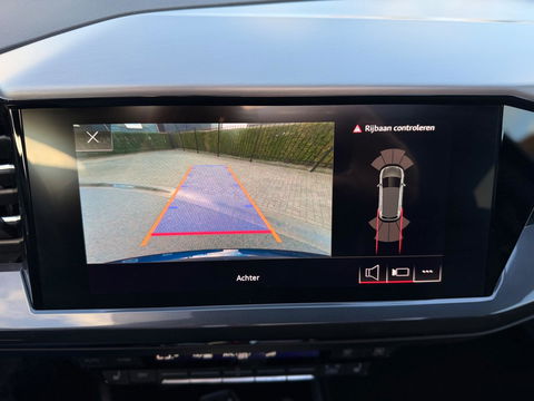 Audi Q4 e-tron 40 Launch edition S Competition 77 kWh 2X S-LINE PANO l MATRIX l CAMERA l ADAPT.CRUISE l ORG.NL l DEALER OND