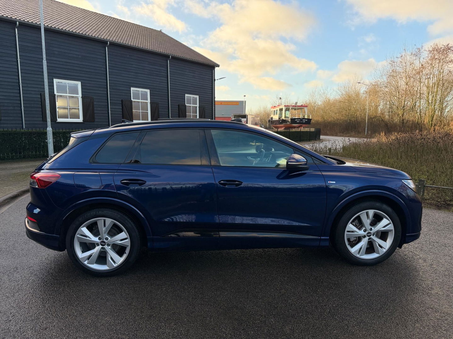 Audi Q4 e-tron 40 Launch edition S Competition 77 kWh 2X S-LINE PANO l MATRIX l CAMERA l ADAPT.CRUISE l ORG.NL l DEALER OND