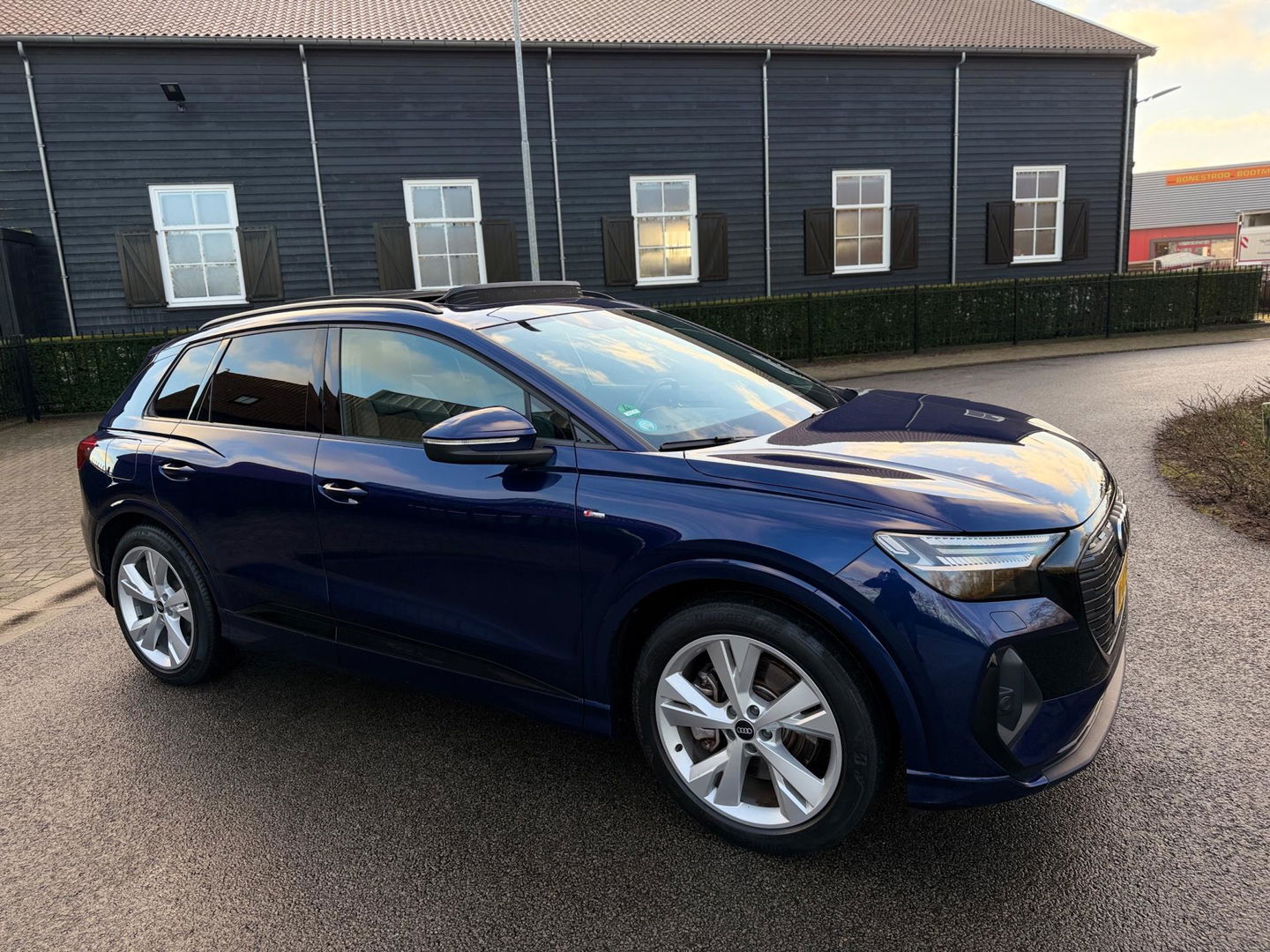 Audi Q4 e-tron 40 Launch edition S Competition 77 kWh 2X S-LINE PANO l MATRIX l CAMERA l ADAPT.CRUISE l ORG.NL l DEALER OND