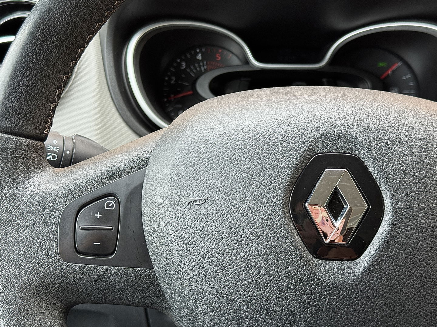 Renault Trafic 1.6 dCi T29 L2H1 DC Comfort | Marge |  Airconditioning | Radio | Navigatie | Cruise Control | Bluetooth | Stop & Go | Multifunctioneel Stuurwiel |