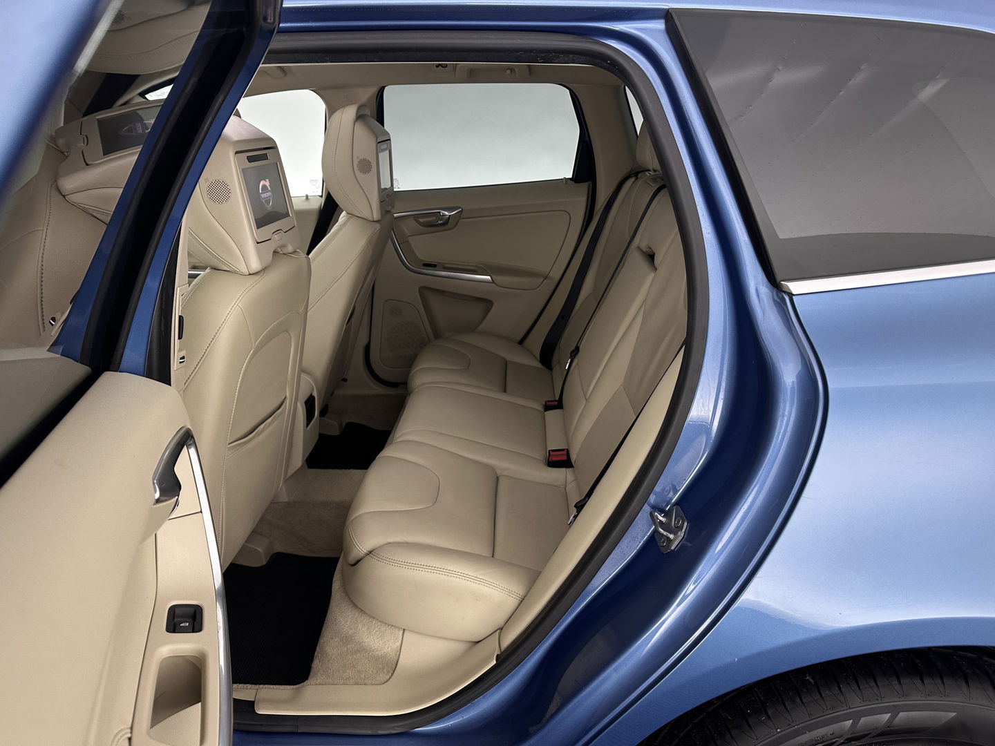 Volvo XC60 2.0 D4 FWD Ocean Race Aut. *PANO | LUXURY-LEATHER | ADAPTIVE-CRUISE | XENON | BLIND-SPOT | HARMAN/KARDON | MEMORY-PACK | HEATED-COMFORTSEATS | CAMERA | NAVI-FULLMAP | PRIVACY-GLASS | KEYLESS | TOWBAR | 18''ALU*