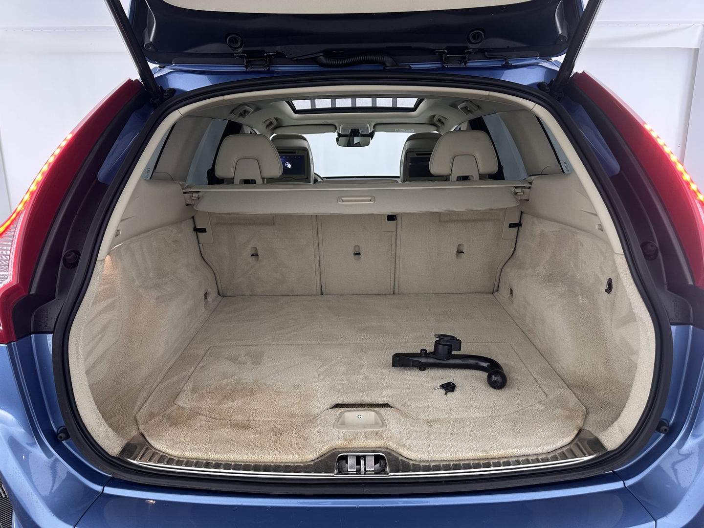 Volvo XC60 2.0 D4 FWD Ocean Race Aut. *PANO | LUXURY-LEATHER | ADAPTIVE-CRUISE | XENON | BLIND-SPOT | HARMAN/KARDON | MEMORY-PACK | HEATED-COMFORTSEATS | CAMERA | NAVI-FULLMAP | PRIVACY-GLASS | KEYLESS | TOWBAR | 18''ALU*