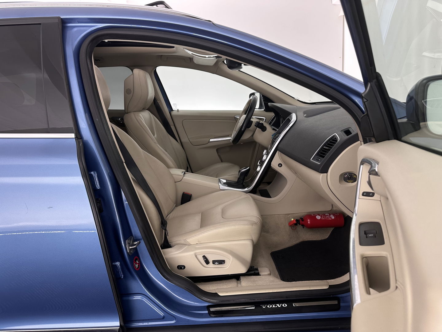 Volvo XC60 2.0 D4 FWD Ocean Race Aut. *PANO | LUXURY-LEATHER | ADAPTIVE-CRUISE | XENON | BLIND-SPOT | HARMAN/KARDON | MEMORY-PACK | HEATED-COMFORTSEATS | CAMERA | NAVI-FULLMAP | PRIVACY-GLASS | KEYLESS | TOWBAR | 18''ALU*