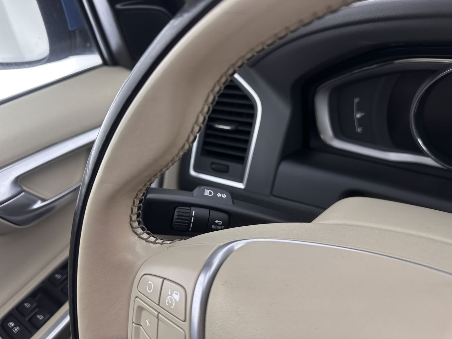 Volvo XC60 2.0 D4 FWD Ocean Race Aut. *PANO | LUXURY-LEATHER | ADAPTIVE-CRUISE | XENON | BLIND-SPOT | HARMAN/KARDON | MEMORY-PACK | HEATED-COMFORTSEATS | CAMERA | NAVI-FULLMAP | PRIVACY-GLASS | KEYLESS | TOWBAR | 18''ALU*