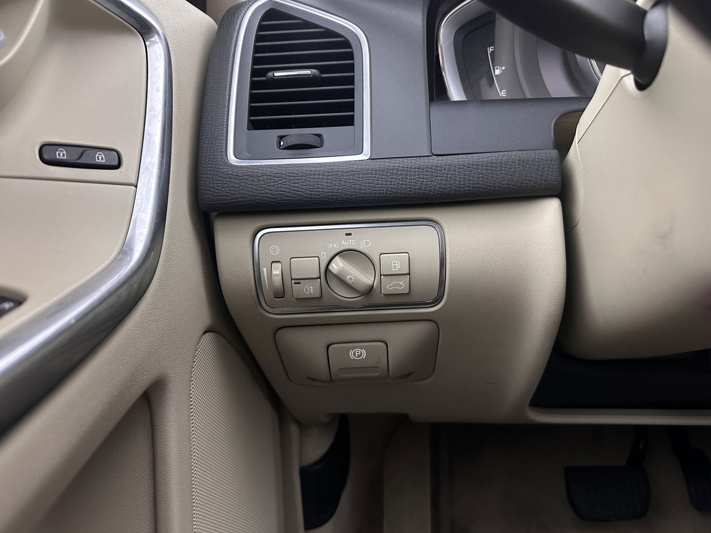 Volvo XC60 2.0 D4 FWD Ocean Race Aut. *PANO | LUXURY-LEATHER | ADAPTIVE-CRUISE | XENON | BLIND-SPOT | HARMAN/KARDON | MEMORY-PACK | HEATED-COMFORTSEATS | CAMERA | NAVI-FULLMAP | PRIVACY-GLASS | KEYLESS | TOWBAR | 18''ALU*