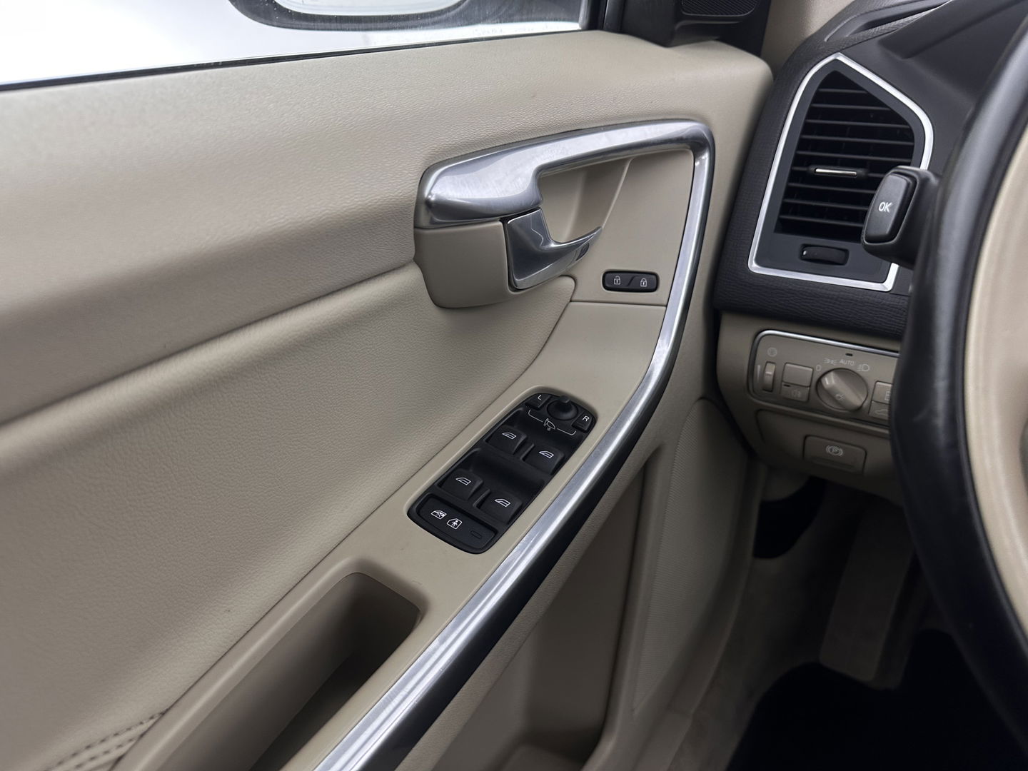 Volvo XC60 2.0 D4 FWD Ocean Race Aut. *PANO | LUXURY-LEATHER | ADAPTIVE-CRUISE | XENON | BLIND-SPOT | HARMAN/KARDON | MEMORY-PACK | HEATED-COMFORTSEATS | CAMERA | NAVI-FULLMAP | PRIVACY-GLASS | KEYLESS | TOWBAR | 18''ALU*