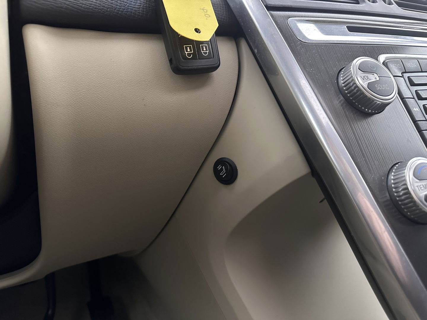 Volvo XC60 2.0 D4 FWD Ocean Race Aut. *PANO | LUXURY-LEATHER | ADAPTIVE-CRUISE | XENON | BLIND-SPOT | HARMAN/KARDON | MEMORY-PACK | HEATED-COMFORTSEATS | CAMERA | NAVI-FULLMAP | PRIVACY-GLASS | KEYLESS | TOWBAR | 18''ALU*