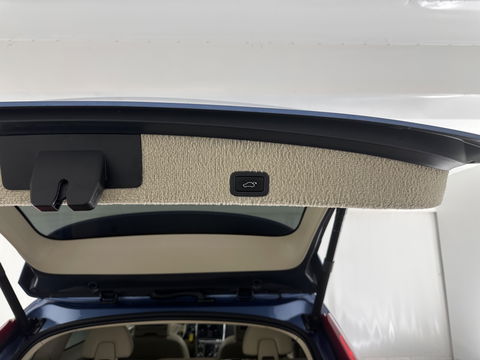 Volvo XC60 2.0 D4 FWD Ocean Race Aut. *PANO | LUXURY-LEATHER | ADAPTIVE-CRUISE | XENON | BLIND-SPOT | HARMAN/KARDON | MEMORY-PACK | HEATED-COMFORTSEATS | CAMERA | NAVI-FULLMAP | PRIVACY-GLASS | KEYLESS | TOWBAR | 18''ALU*