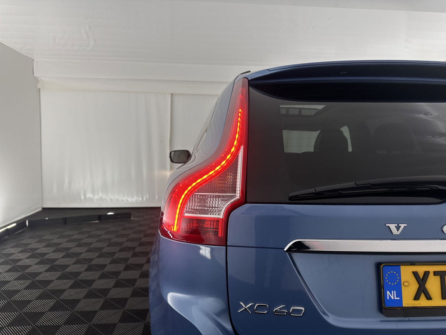 Volvo XC60 2.0 D4 FWD Ocean Race Aut. *PANO | LUXURY-LEATHER | ADAPTIVE-CRUISE | XENON | BLIND-SPOT | HARMAN/KARDON | MEMORY-PACK | HEATED-COMFORTSEATS | CAMERA | NAVI-FULLMAP | PRIVACY-GLASS | KEYLESS | TOWBAR | 18''ALU*