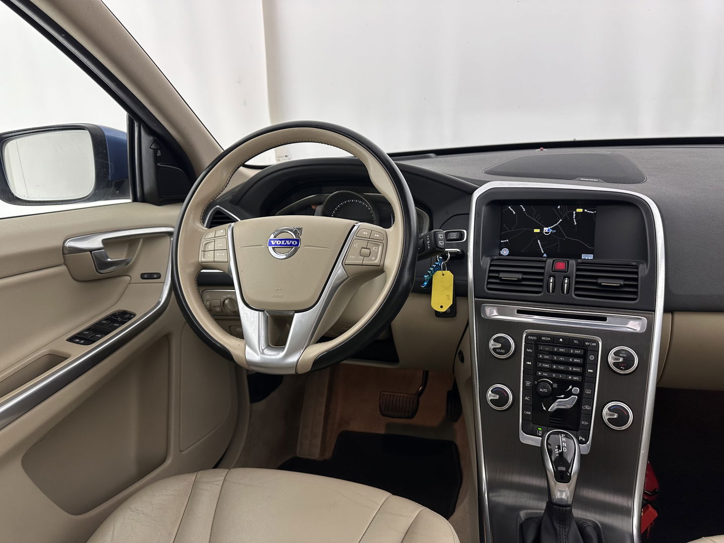 Volvo XC60 2.0 D4 FWD Ocean Race Aut. *PANO | LUXURY-LEATHER | ADAPTIVE-CRUISE | XENON | BLIND-SPOT | HARMAN/KARDON | MEMORY-PACK | HEATED-COMFORTSEATS | CAMERA | NAVI-FULLMAP | PRIVACY-GLASS | KEYLESS | TOWBAR | 18''ALU*