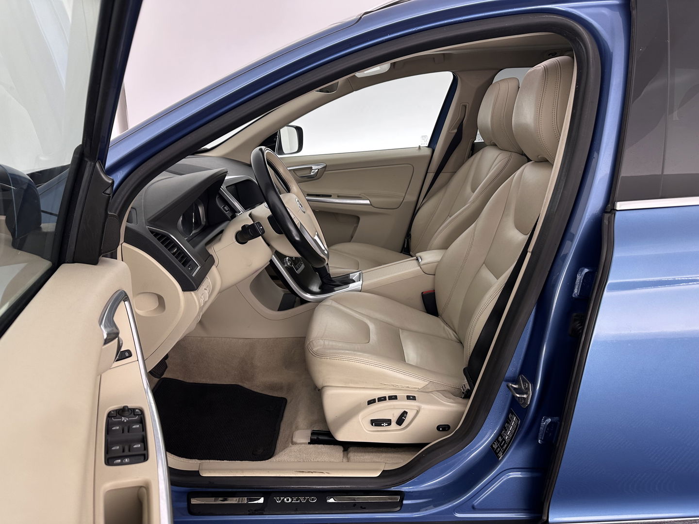 Volvo XC60 2.0 D4 FWD Ocean Race Aut. *PANO | LUXURY-LEATHER | ADAPTIVE-CRUISE | XENON | BLIND-SPOT | HARMAN/KARDON | MEMORY-PACK | HEATED-COMFORTSEATS | CAMERA | NAVI-FULLMAP | PRIVACY-GLASS | KEYLESS | TOWBAR | 18''ALU*