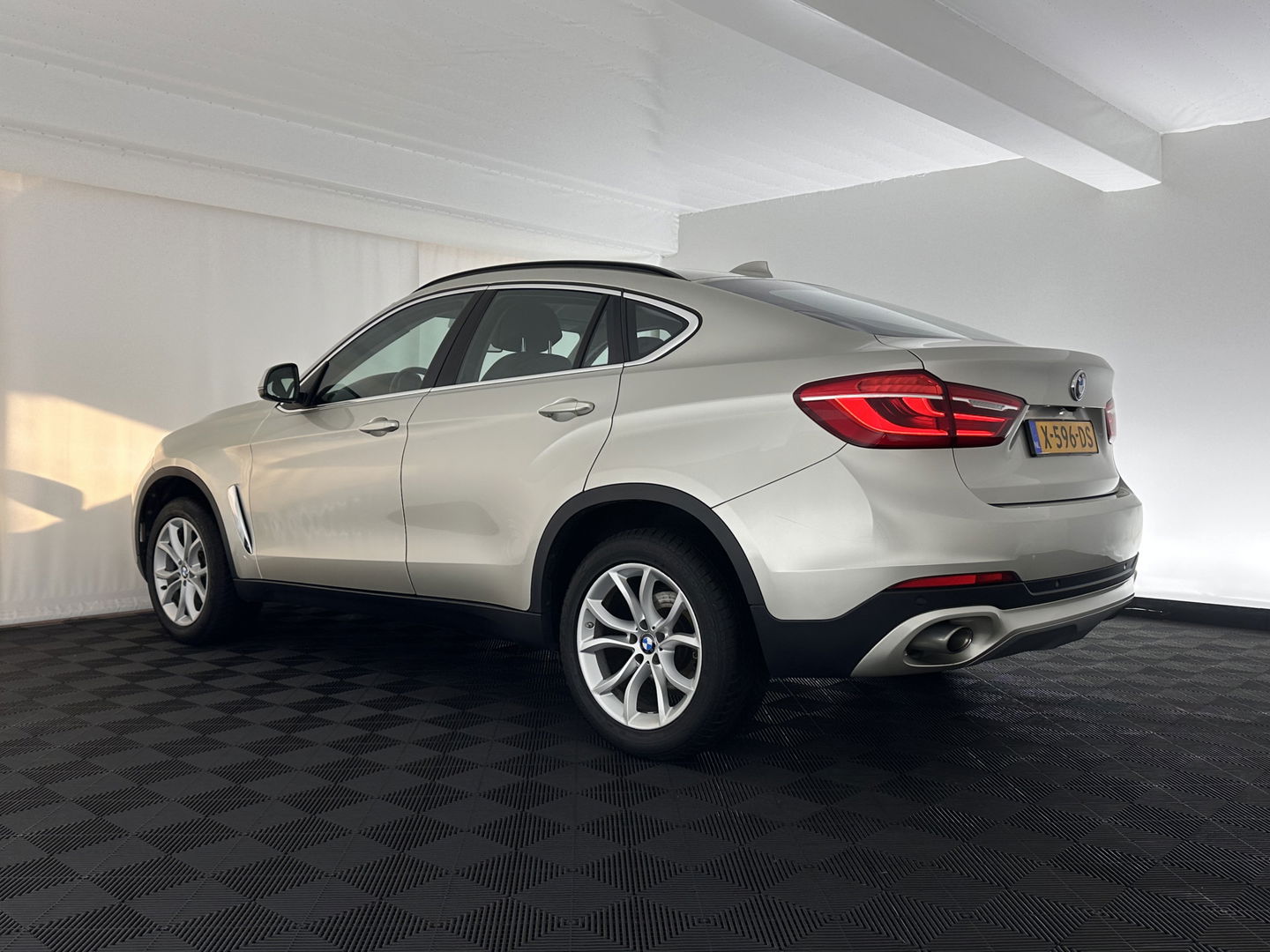 BMW X6 xDrive30d Aut. *LEATHER | XENON | MEMORY-PACK | BLIND-SPOT | CAMERA | HIFI-SOUND | NAVI-FULLMAP | HEATED-COMFORTSEATS | ECC | PDC | CRUISE | 19''ALU*