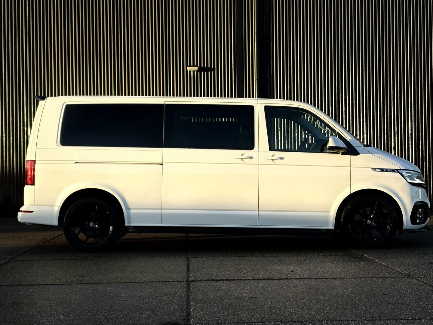 Volkswagen Transporter 2.0 TDI L2H1 BULLI DC | Digital Cockpit | LED | STOELVERWARMING | ADAPTIVE CRUISE