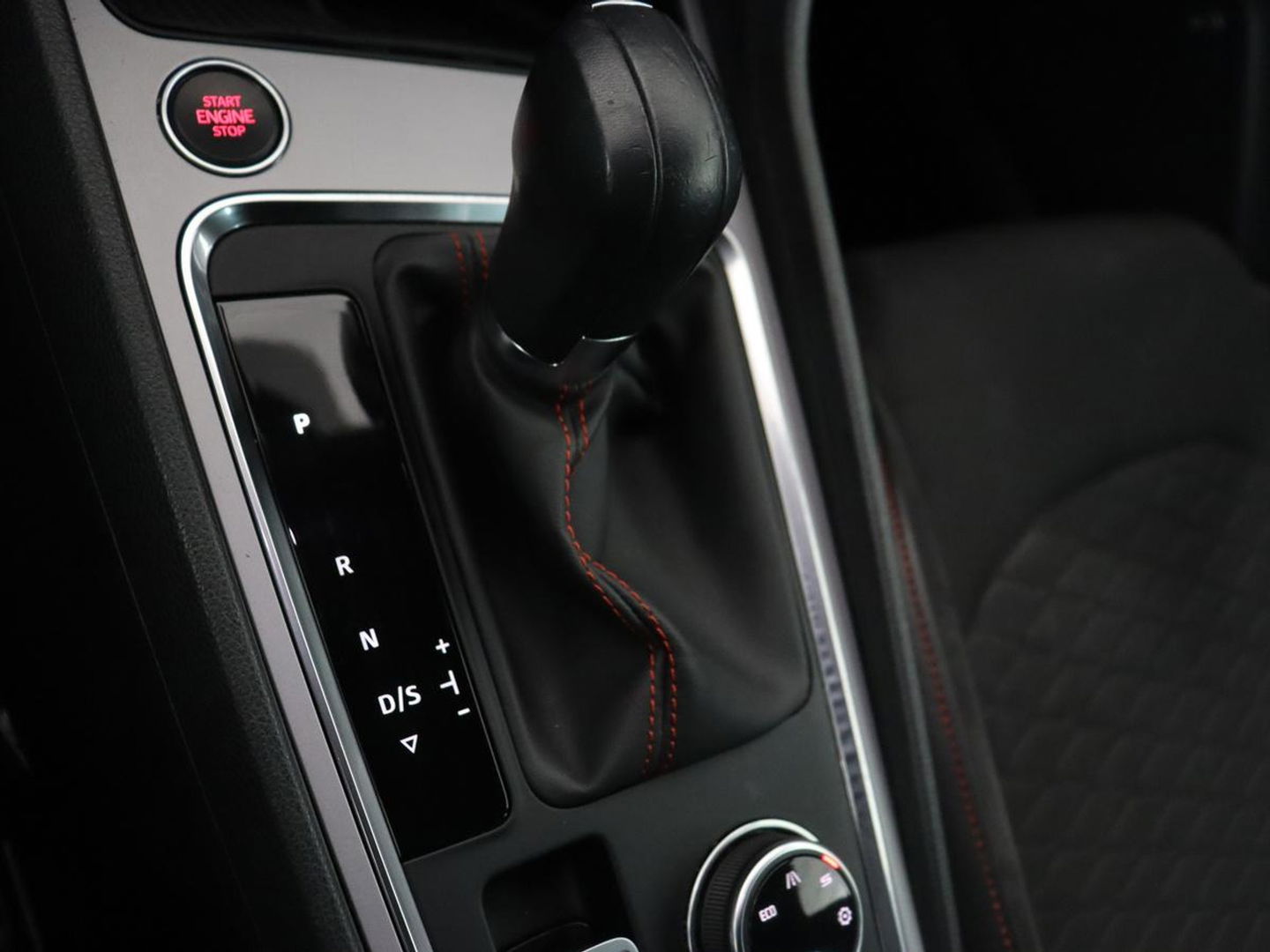 SEAT Ateca 1.5 TSI FR Intens | Trekhaak | 360 Camera | Beats Pack | 19'' | Carplay | Full LED | Keyless | Navigatie | Virtual Cockpit | Parkeerhulp | Bluetooth | Sfeerverlichting