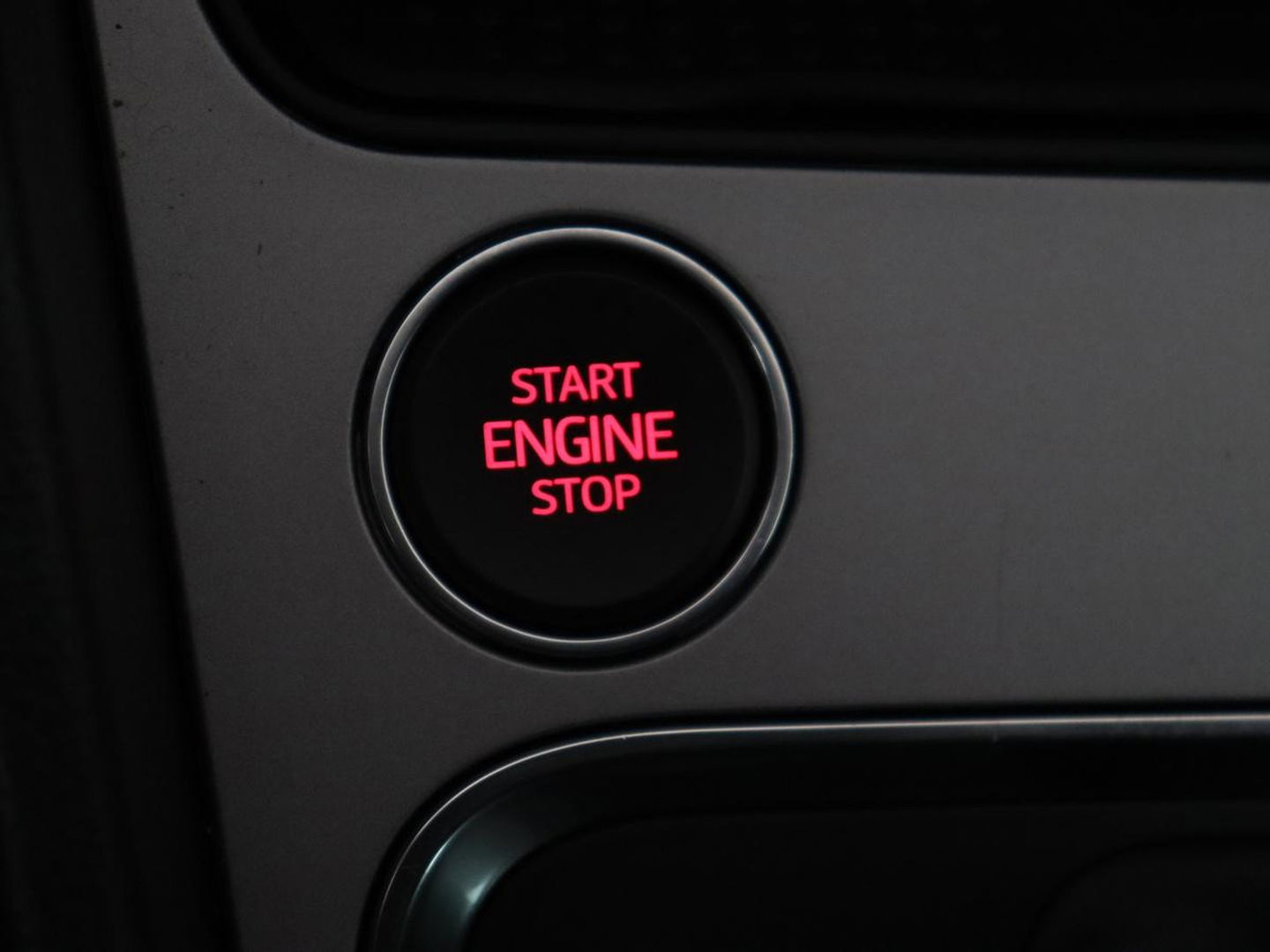 SEAT Ateca 1.5 TSI FR Intens | Trekhaak | 360 Camera | Beats Pack | 19'' | Carplay | Full LED | Keyless | Navigatie | Virtual Cockpit | Parkeerhulp | Bluetooth | Sfeerverlichting