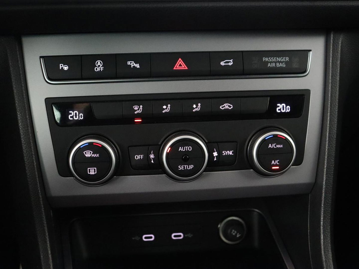 SEAT Ateca 1.5 TSI FR Intens | Trekhaak | 360 Camera | Beats Pack | 19'' | Carplay | Full LED | Keyless | Navigatie | Virtual Cockpit | Parkeerhulp | Bluetooth | Sfeerverlichting