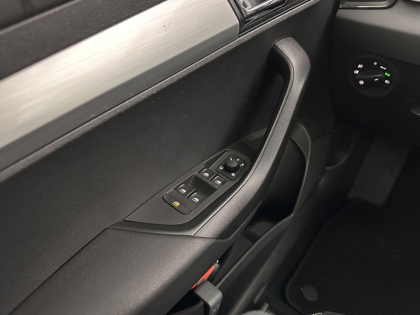 Škoda Karoq 1.6 TDI Clever Edition *NAVI-FULLMAP | COMFORT-SEATS | DAB+ | ECC | PDC | CRUISE | 17''ALU*