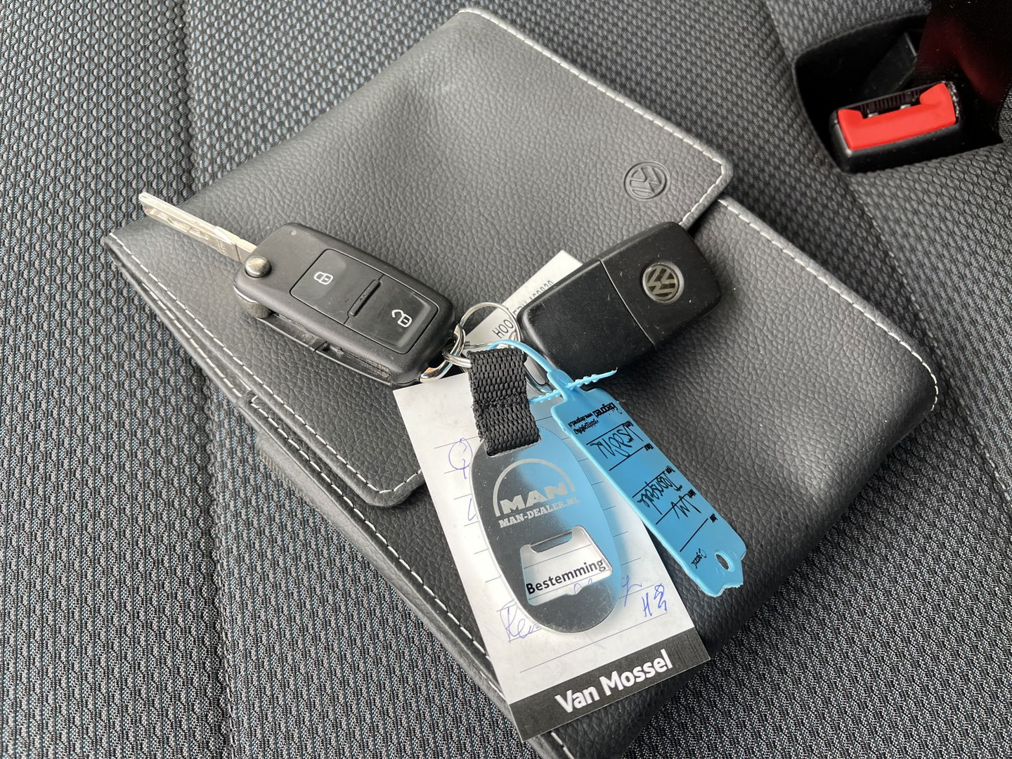 Volkswagen Transporter 2.0 TDI 150pk DSG automaat L2H1 Highline / vaste prijs rijklaar € 24.950 marge / lease vanaf € 407 / airco / cruise / navi / camera / trekhaak 2500 kg / pdc voor en achter !