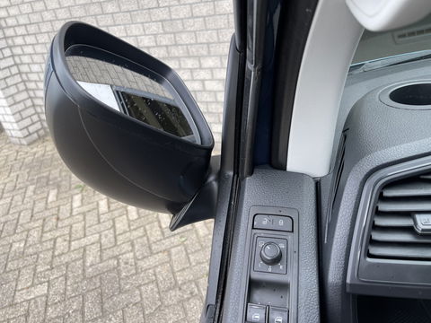 Volkswagen Transporter 2.0 TDI 150pk DSG automaat L2H1 Highline / vaste prijs rijklaar € 24.950 marge / lease vanaf € 407 / airco / cruise / navi / camera / trekhaak 2500 kg / pdc voor en achter !