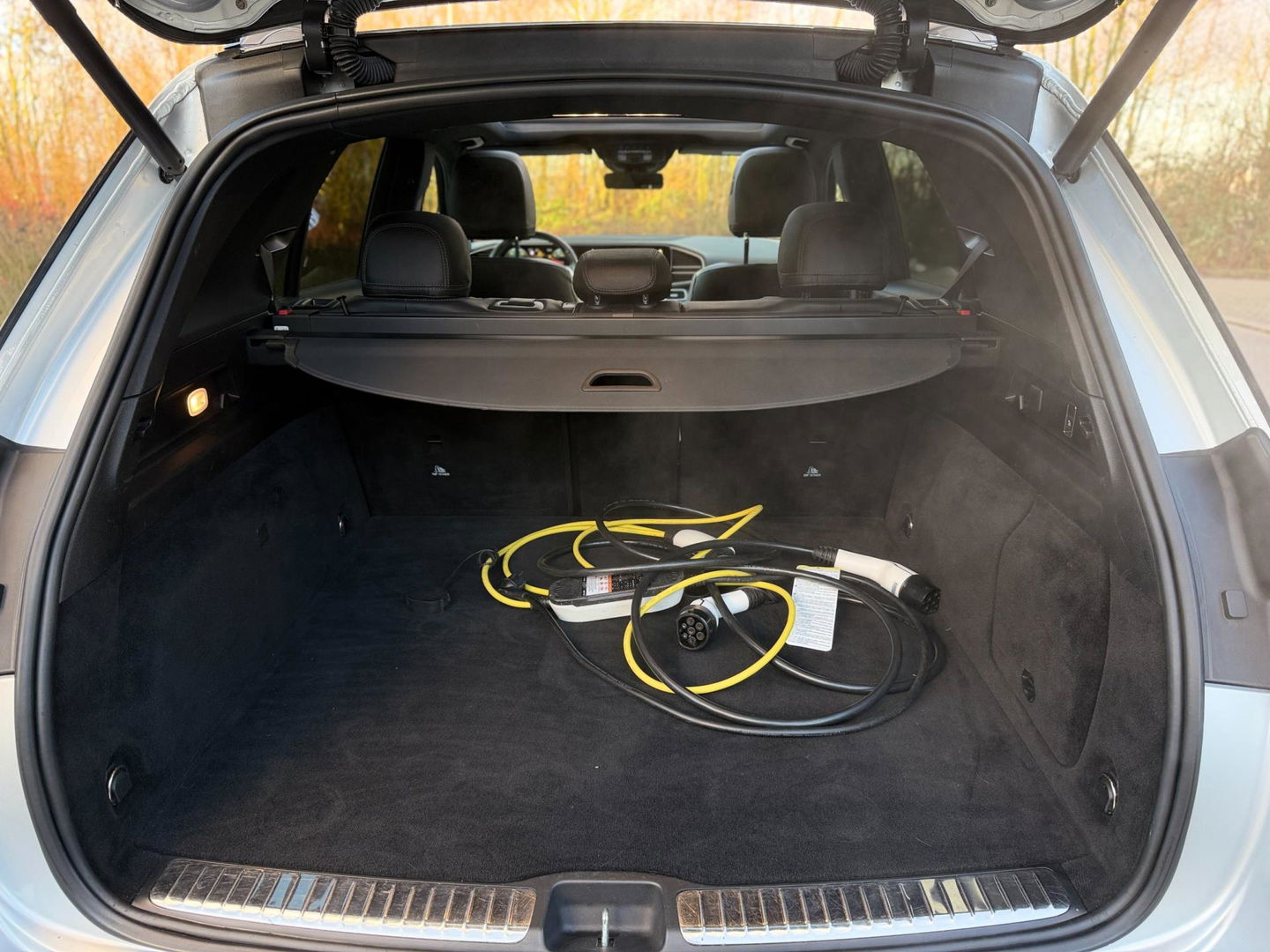 Mercedes-Benz GLE 350 e 4MATIC Premium Plus AMG NIGHT PANORAMA BURMESTER 360 DISTRONIC TREKHAAK