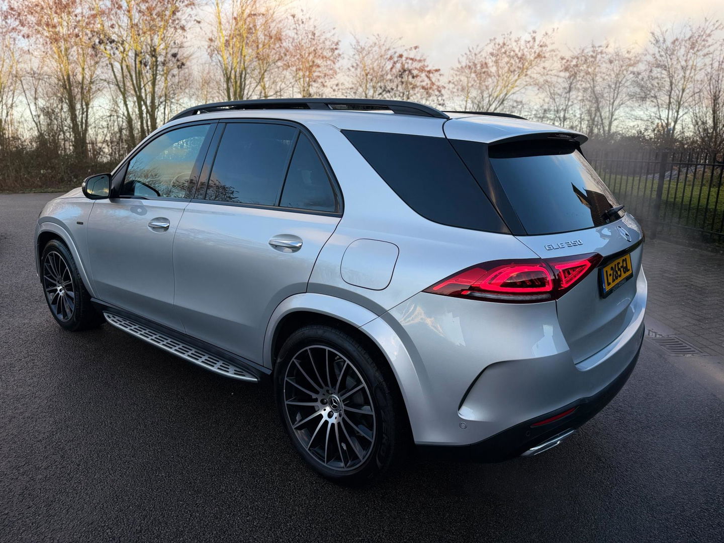 Mercedes-Benz GLE 350 e 4MATIC Premium Plus AMG NIGHT PANORAMA BURMESTER 360 DISTRONIC TREKHAAK