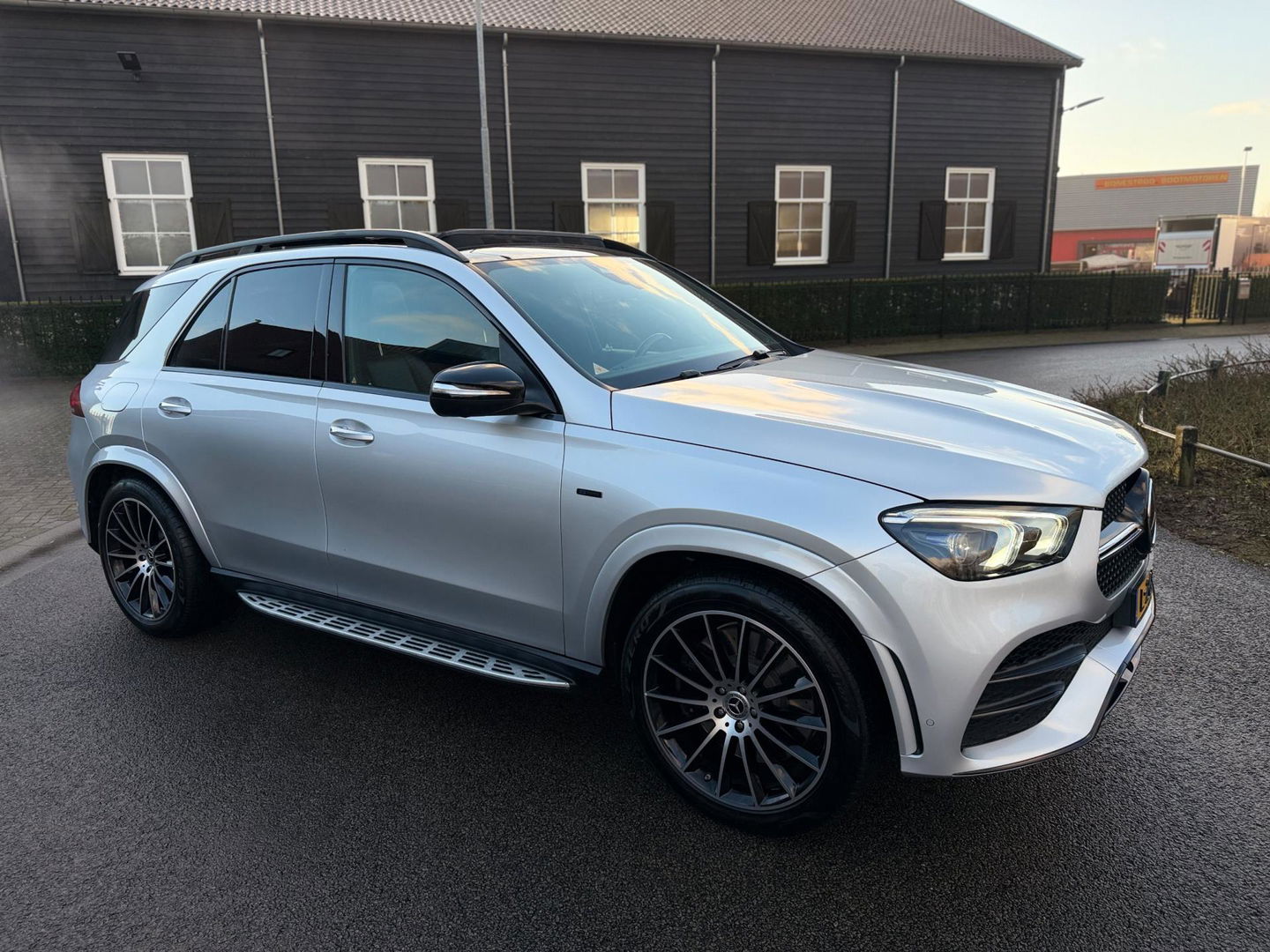 Mercedes-Benz GLE 350 e 4MATIC Premium Plus AMG NIGHT PANORAMA BURMESTER 360 DISTRONIC TREKHAAK