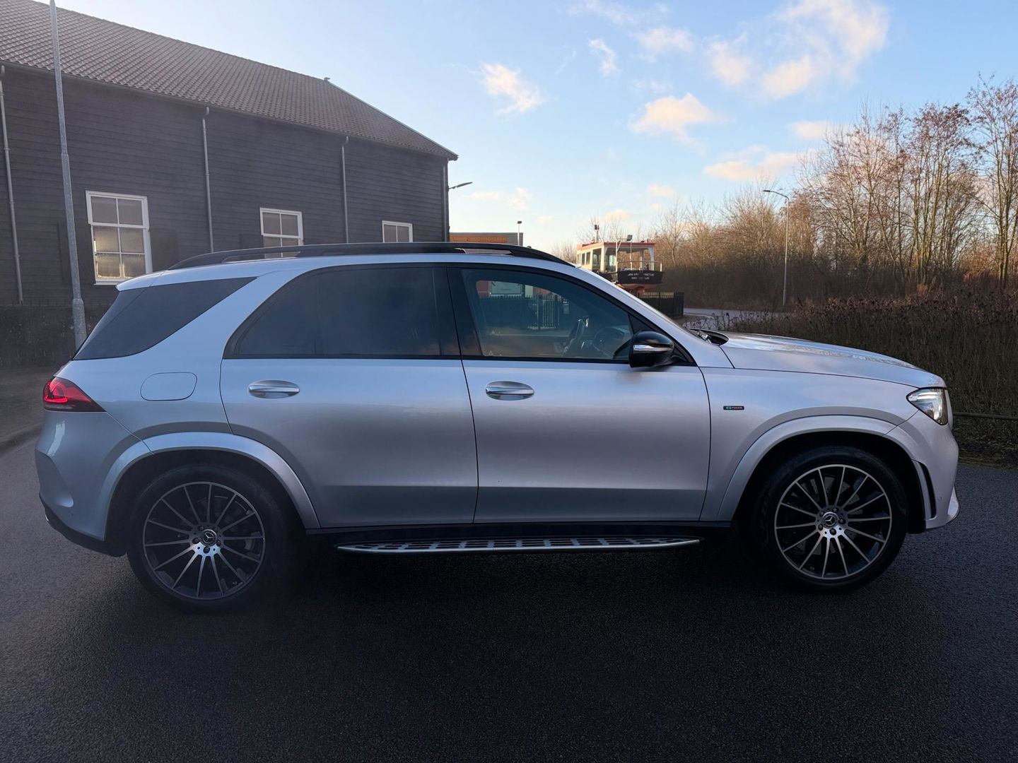 Mercedes-Benz GLE 350 e 4MATIC Premium Plus AMG NIGHT PANORAMA BURMESTER 360 DISTRONIC TREKHAAK