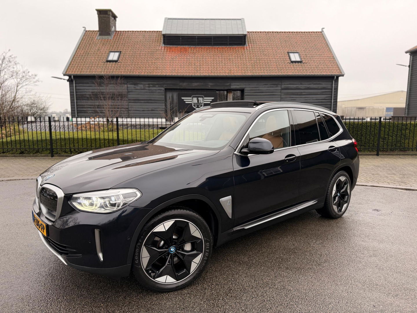 BMW iX3 High Executive 80 kWh SOH 97% PANORAMADAK/HEAD-UP/HARMANKARDON/ /TREKHAAK/LEER FULL-LED/360" CAMERA |