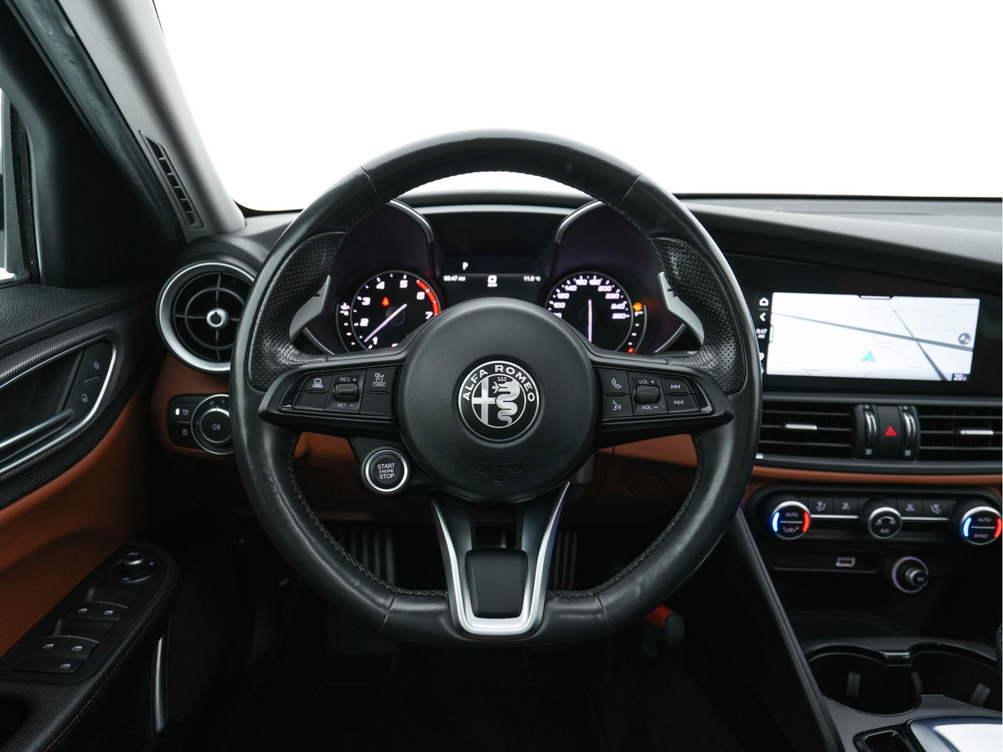 Alfa Romeo Giulia 2.0T Sprint (INCL-BTW) Aut. *PANO | LEATHER-FABRIC | XENON | ADAPTIVE-CRUISE | BLIND-SPOT | SPORTSEATS | CAMERA | NAVI-FULLMAP | DAB+ | SHIFT-PADDLES | PRIVACY-GLASS | LANE-ASSIST | BLINDSPOT | KEYLESS |