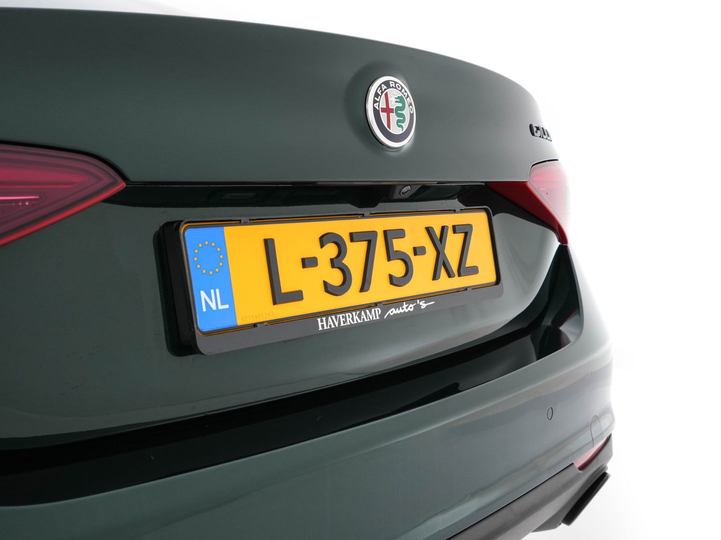 Alfa Romeo Giulia 2.0T Sprint (INCL-BTW) Aut. *PANO | LEATHER-FABRIC | XENON | ADAPTIVE-CRUISE | BLIND-SPOT | SPORTSEATS | CAMERA | NAVI-FULLMAP | DAB+ | SHIFT-PADDLES | PRIVACY-GLASS | LANE-ASSIST | BLINDSPOT | KEYLESS |