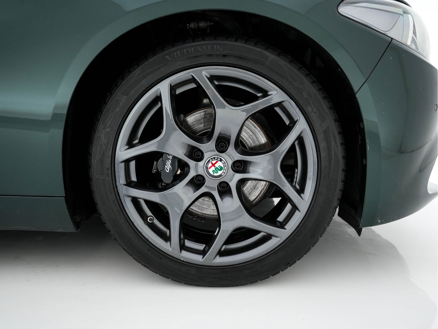 Alfa Romeo Giulia 2.0T Sprint (INCL-BTW) Aut. *PANO | LEATHER-FABRIC | XENON | ADAPTIVE-CRUISE | BLIND-SPOT | SPORTSEATS | CAMERA | NAVI-FULLMAP | DAB+ | SHIFT-PADDLES | PRIVACY-GLASS | LANE-ASSIST | BLINDSPOT | KEYLESS |