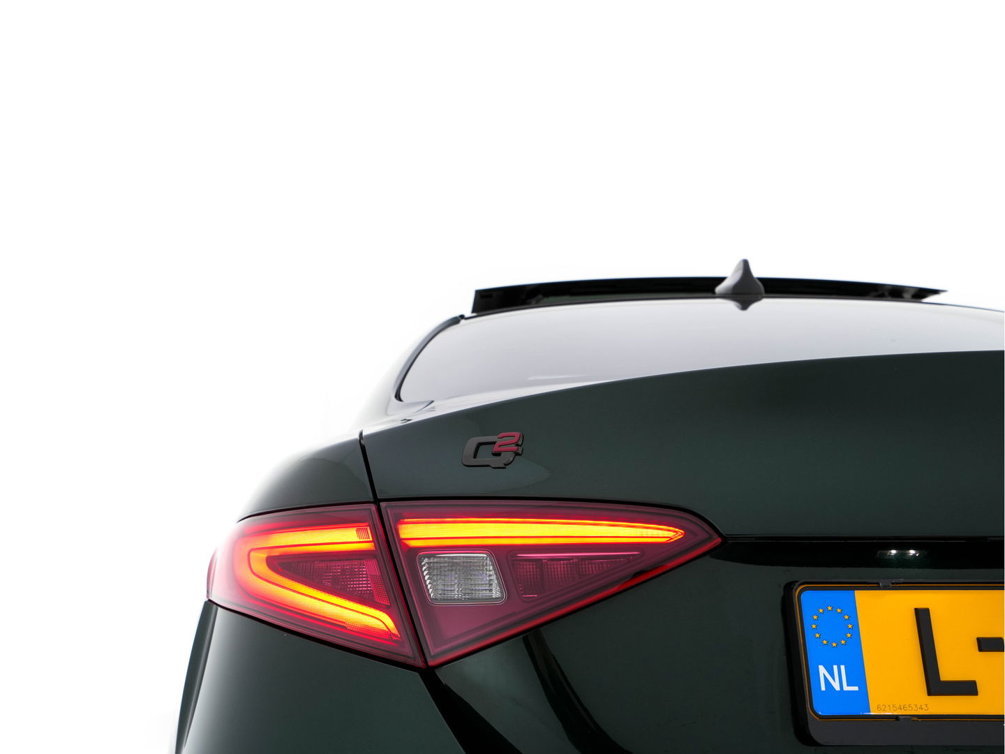 Alfa Romeo Giulia 2.0T Sprint (INCL-BTW) Aut. *PANO | LEATHER-FABRIC | XENON | ADAPTIVE-CRUISE | BLIND-SPOT | SPORTSEATS | CAMERA | NAVI-FULLMAP | DAB+ | SHIFT-PADDLES | PRIVACY-GLASS | LANE-ASSIST | BLINDSPOT | KEYLESS |