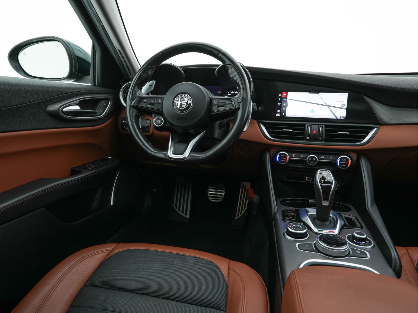 Alfa Romeo Giulia 2.0T Sprint (INCL-BTW) Aut. *PANO | LEATHER-FABRIC | XENON | ADAPTIVE-CRUISE | BLIND-SPOT | SPORTSEATS | CAMERA | NAVI-FULLMAP | DAB+ | SHIFT-PADDLES | PRIVACY-GLASS | LANE-ASSIST | BLINDSPOT | KEYLESS |