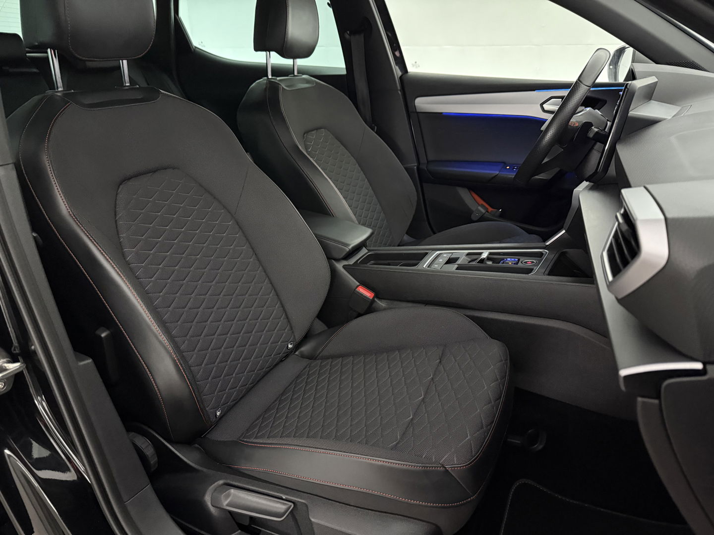 SEAT Leon 1.5 eTSI FR 150PK | Virtual | Camera | Sfeer | Adap. Cruise | Stoel/Stuurverw. | Trekh. | Carplay | Keyless | NAP